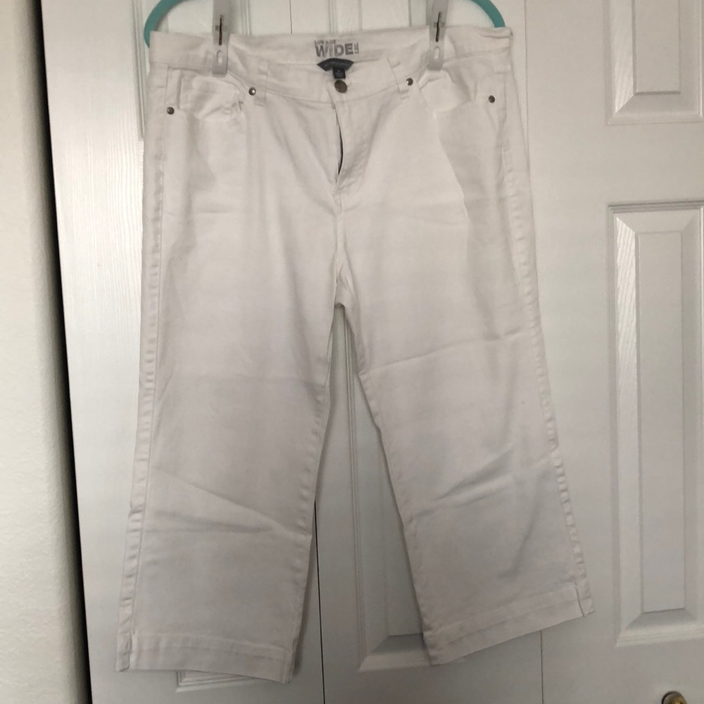 New York and Company Wide leg low rise white capri